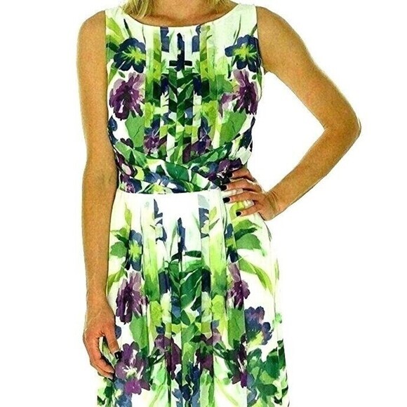 Lauren Ralph Lauren Dresses & Skirts - Lauren Ralph Lauren Dress Size 2P‎ White Floral Print Sleeveless Summer